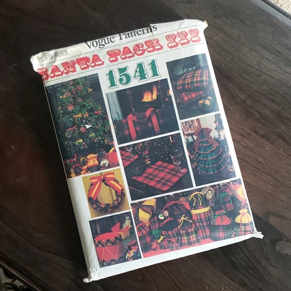 Vogue Patterns Santa Pack 111 1541 Sowing Patterns - Picture 1 of 11